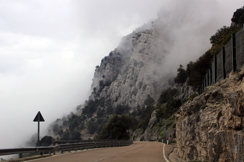 2016-04-21_172827 sardinien-2016.jpg - Pass in Wolken